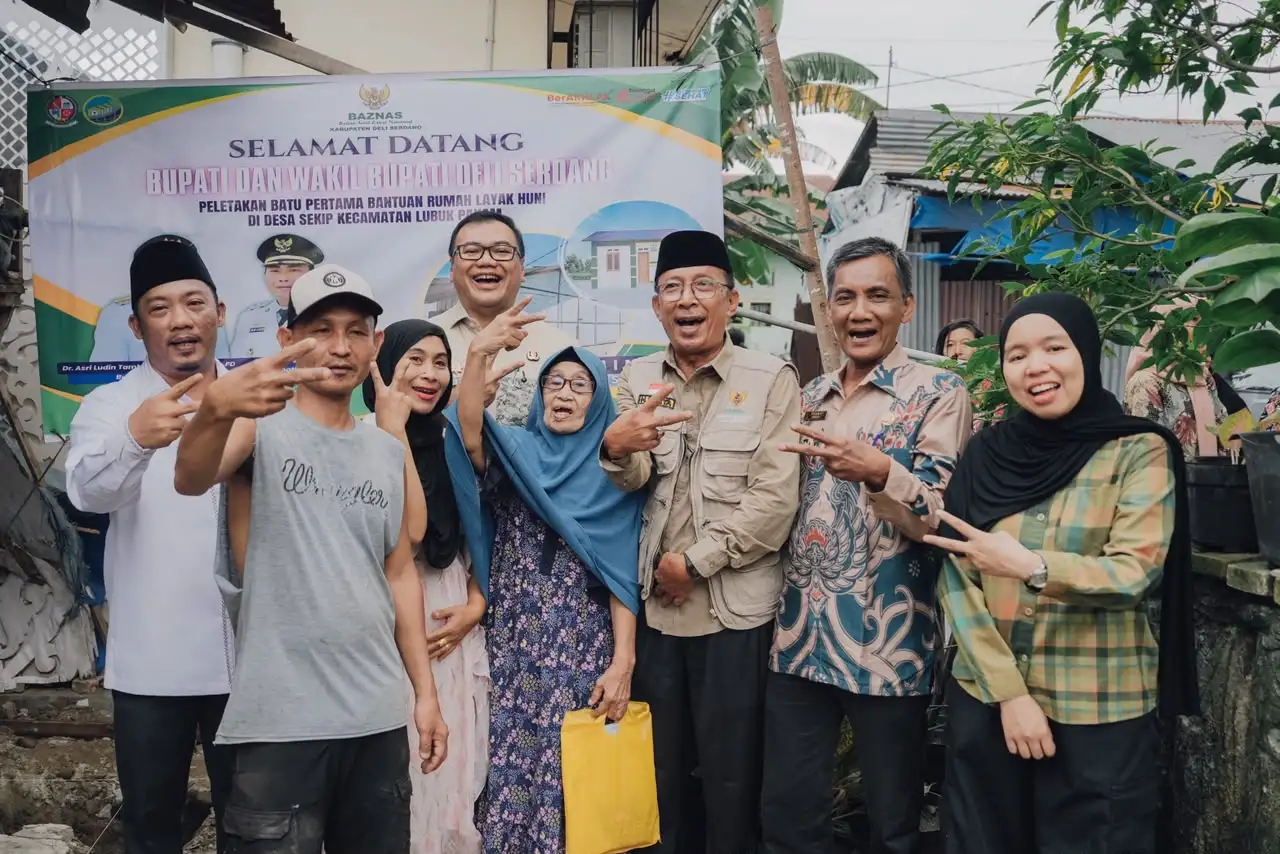 Baznas Bedah Rumah Warga dari Zakat ASN, Bupati Letakkan Batu Pertama